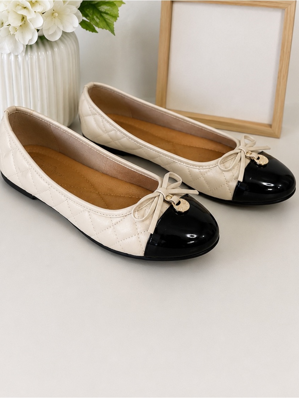 Women’s White Mountain Cream & Black Cap Toe Ballet Flats Size 8 Never Worn